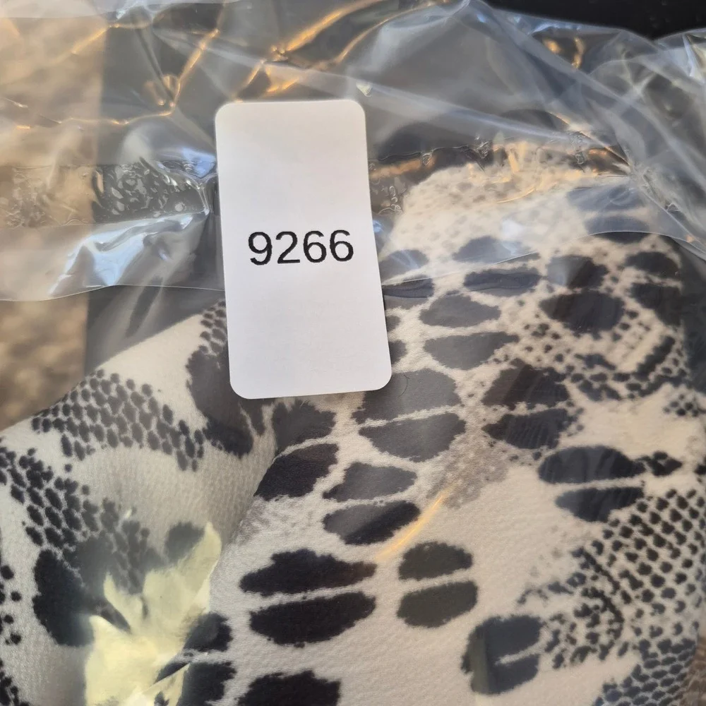 Express Snakeskin Blouse Sleeveless White Gray Tank Top Animal Print Chic Sexy M - Picture 13 of 13
